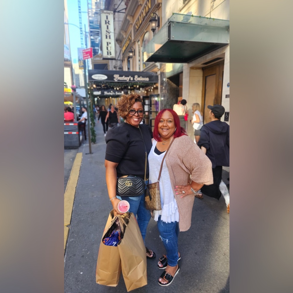 Look who I found in NYC! @danahoward1 My beautiful friend 🥰❤️
